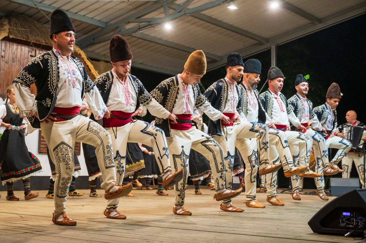 Ансамбъл „Бистрица” представи българския фолклор на международния фестивал в Белтинци